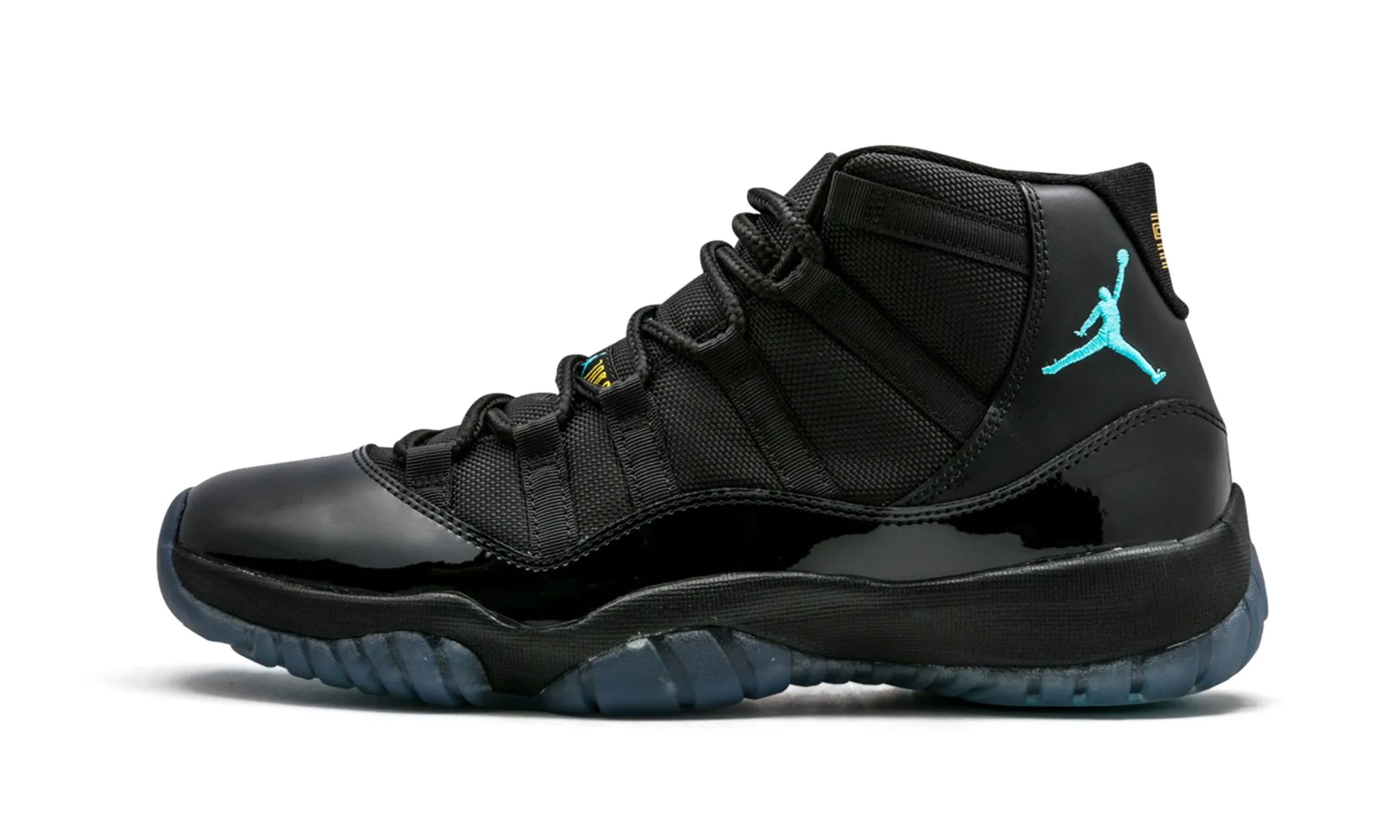 AJ 11 - CAP & GOWN