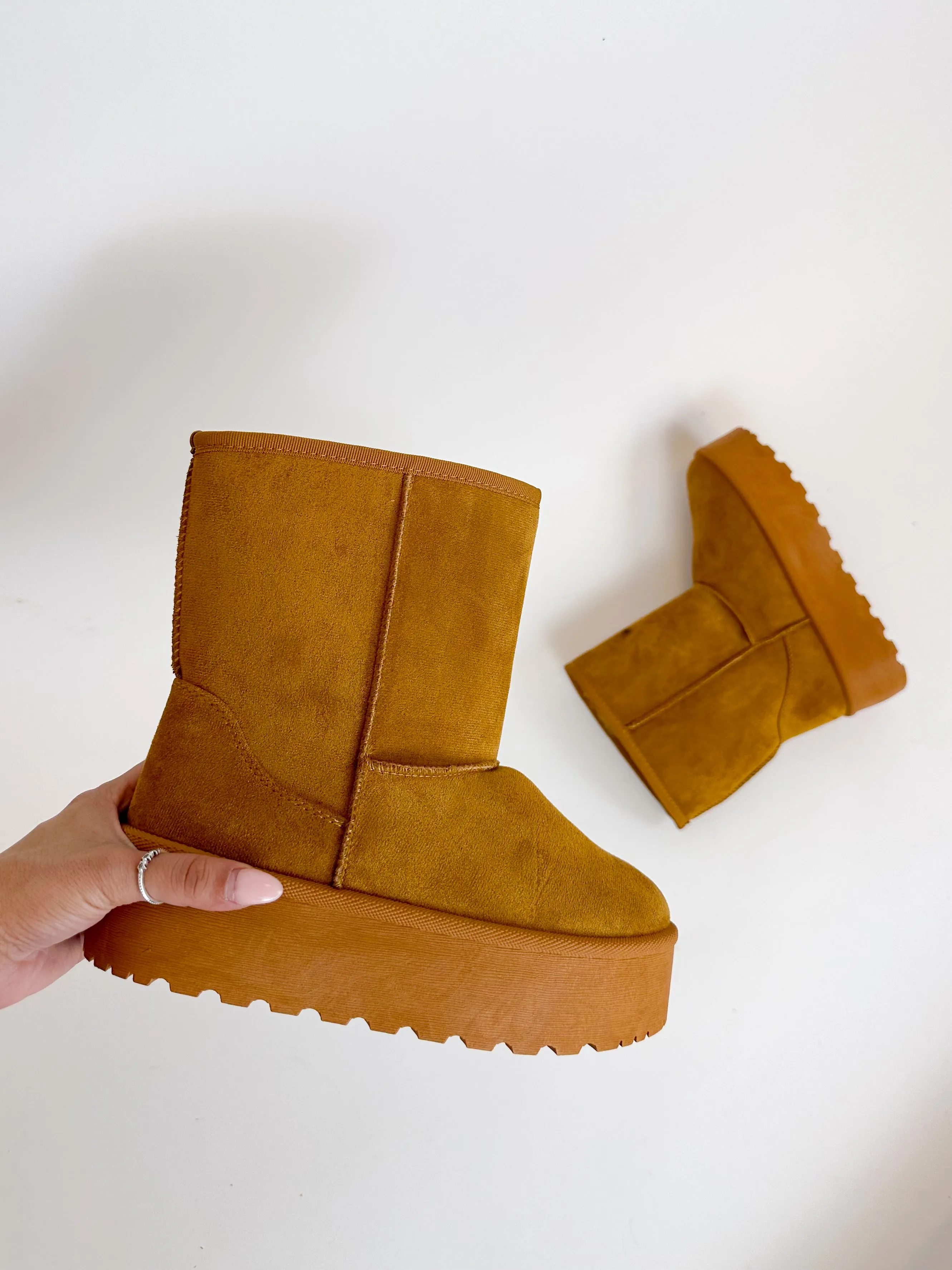 Classic Boots - Camel